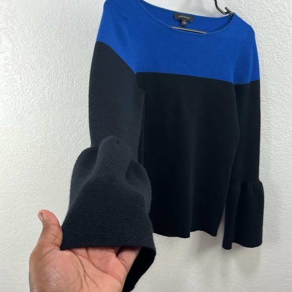 Ann Taylor Women’s Blue and Black Colorblock Sweater Long Bell Sleeves Sz M Chic - Picture 5 of 8